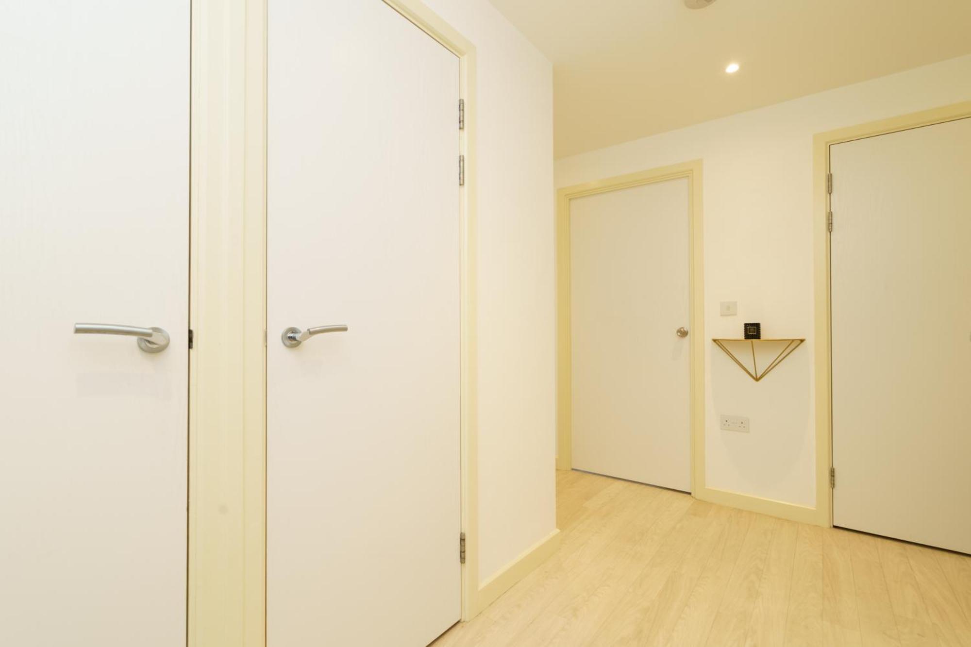 Stylish Surrey Quays Apartment - 10 Mins From Station Лондон Екстер'єр фото